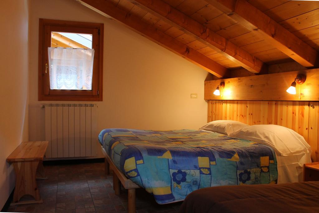 Chalet Presanella Temù Стая снимка